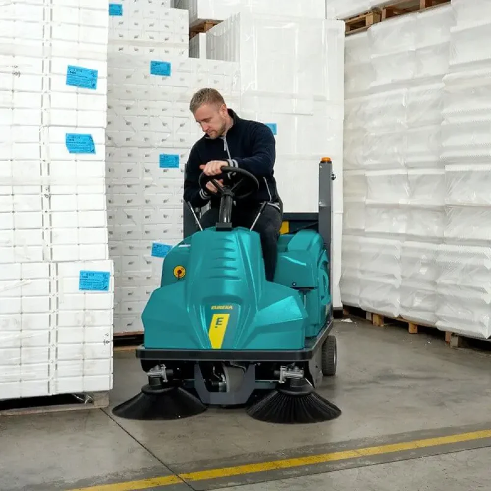 Industrial Ride on Sweeper | Columbus UK Eureka Small Ride on Sweeper