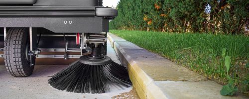 Utilizzo spazzatrice cortile 13
